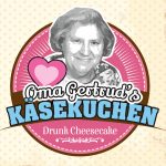 Logo einer älteren Dame. Aufschrift: Oma Gertrud's Käsekuchen – Drunk Cheesecake